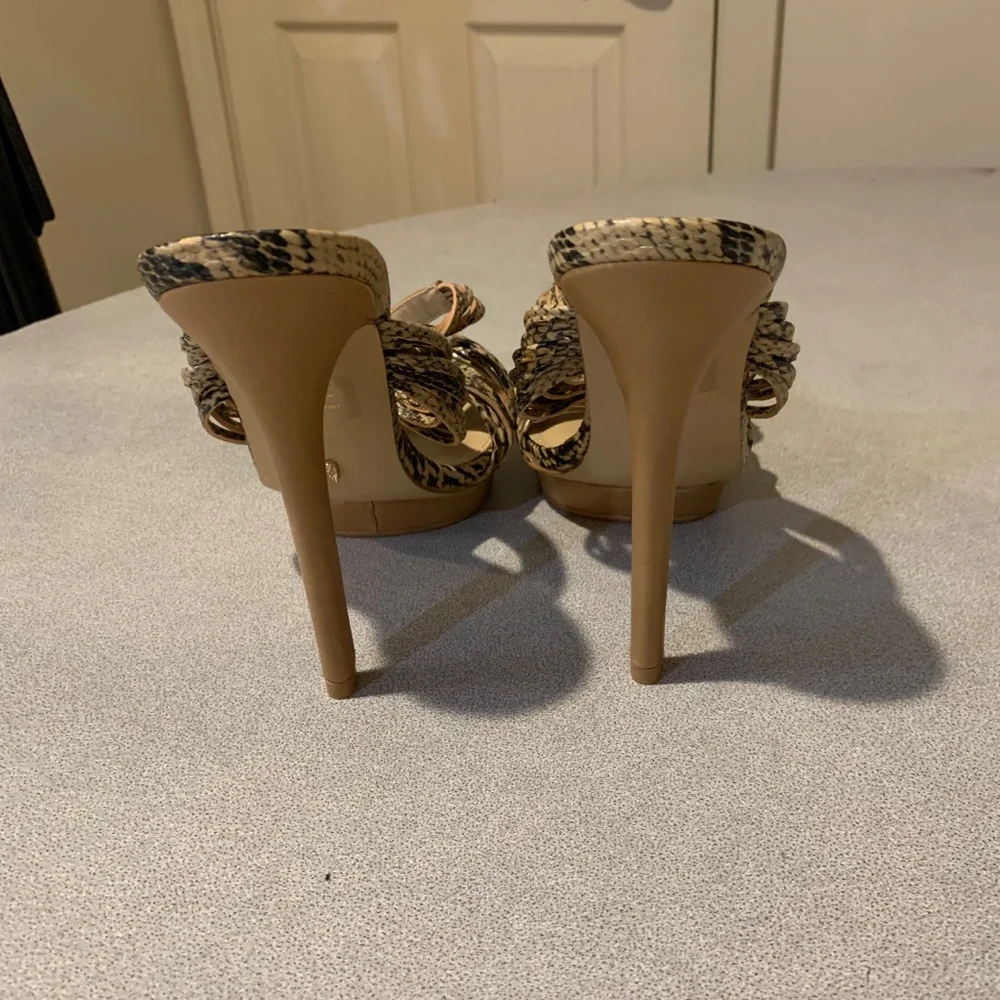 NWOB Victoria’s Secret Tan/Black Snakeprint Platform High Sandals sz 8.5 B